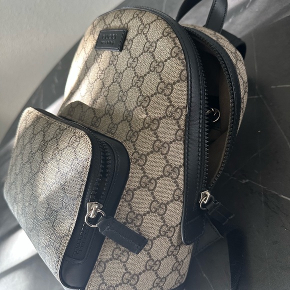 Gucci bag, about a year old. Like new, used a few times - Picture 2 of 2